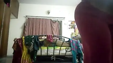 Indian mature with huge ass takes her sexy clothes off