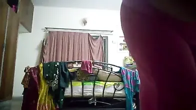 Indian mature with huge ass takes her sexy clothes off