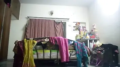 Indian mature with huge ass takes her sexy clothes off