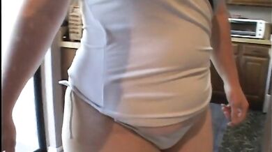 Fat ass mature gal enjoys anallizing from behind in bed