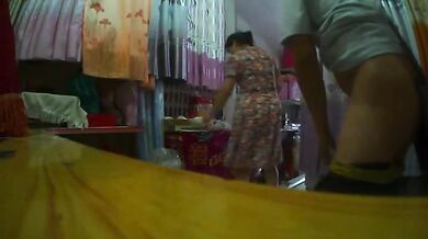 Amateur mature woman shows young fuck boy how it's done