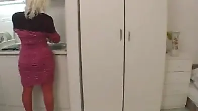 Mature rides and screams like shes out of her mind