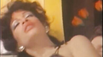 Stockinged Milf Vanessa del Rio seduces a young stud (Vintage)