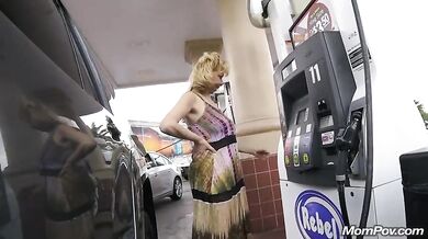 Voluptuous mature slut flashes outdoors before the rough bedroom fucking