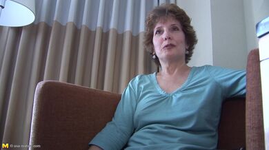 Big breasted mature woman swallows a ramrod like a pro