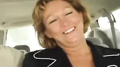 Hot cougar MILF bangs with a young guy in car