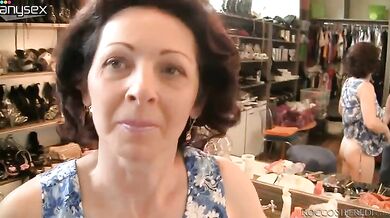 Mature amateur housewife shows her bush before sucking and fucking