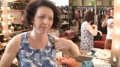 Mature amateur housewife shows her bush before sucking and fucking