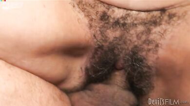 Mature skank with saggy tits has her trimmed bush pounded