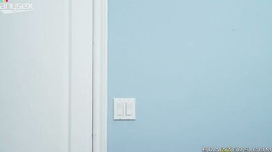 Astonishing mature bimbo is an expert for the young dicks