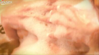 Passionate milf Carolyn Reese bangs with a hunk in bed