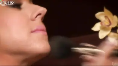 Passionate milf Carolyn Reese bangs with a hunk in bed