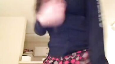 Amature porn tease from cute teen chick in mini skirt