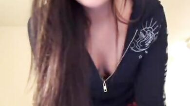 Amature porn tease from cute teen chick in mini skirt