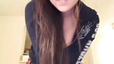 Amature porn tease from cute teen chick in mini skirt