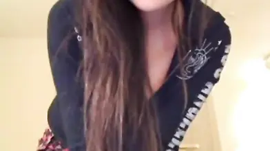 Amature porn tease from cute teen chick in mini skirt