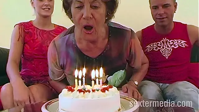 Sexy Blonde MILF Gives Hot Blowjob