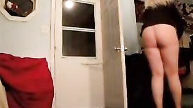 Mature Wife Flashes Pussy