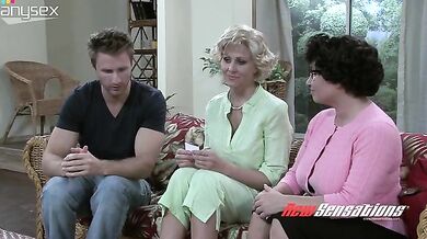 Ripped Dude Turns on Mature Housewives