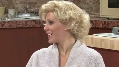 Ripped Dude Turns on Mature Housewives