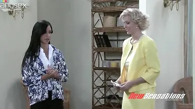 Ripped Dude Turns on Mature Housewives