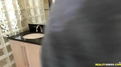 Sexy MILF Enjoys Thick Rod in the Shower