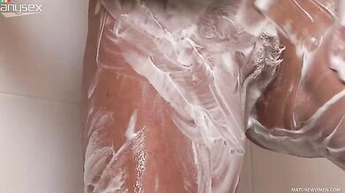 Mature Mom Shaves Her Shaved Pussy