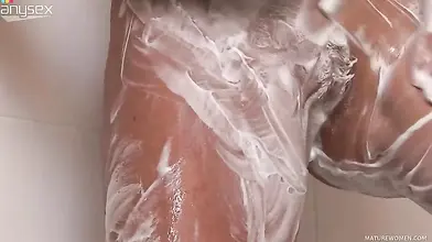 Mature Mom Shaves Her Shaved Pussy