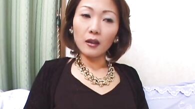 Classy Japanese Mom Reveals Her Body