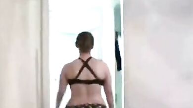 Pigtailed Mom's Webcam Show