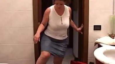 Plumber Gets Special Service from Chubby MILF