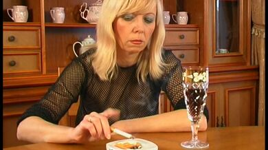Blonde MILF Lunetta's Dining Table Romp