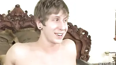 Curvy Cougar Seduces Skinny Guy