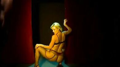 Mature Stripper Prepares Her Big Booty