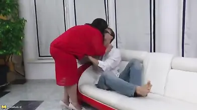 Mature BBW Enjoys Young Beef Bayonet