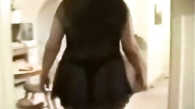 Mature Ladies Show Off