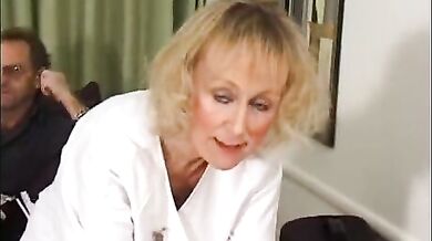 Mature Masseuse Satisfies Hairy Client