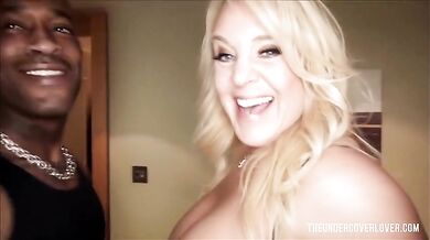 Voluptuous Milf Alexis Golden