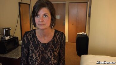 Mature Cougar POV Handjob & Facial