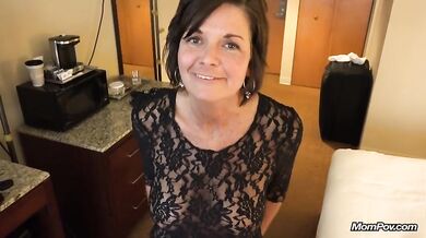 Mature Cougar POV Handjob & Facial