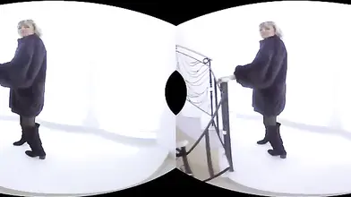 Mature Blonde's 3D POV Pleasure