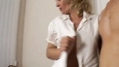 Mature Cougar Rides Big Juicy Bayonet