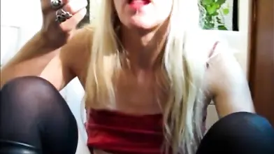 Mature Hottie's Pierced Masturbation