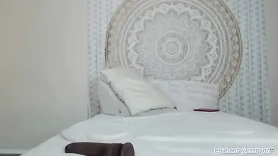 Mature Camgirl Jess Ryan Shakes Her Bikini-Covered Butt