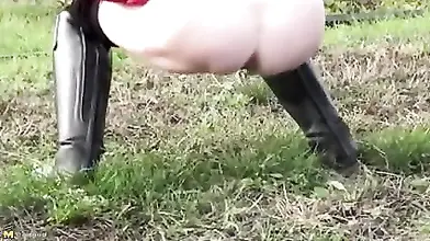 Mature Woman Sticks Huge Dildo in Burning Pussy