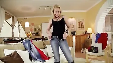 St. Patrick's Day MILF Gets Her Pussy Smashed