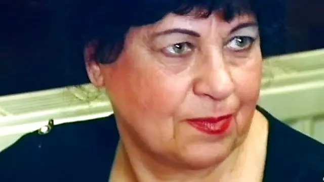 Mature Wants Her Wet Pussy Fucked