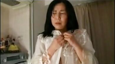 Hairy Mature Asian Woman Enjoys Oral Pleasure