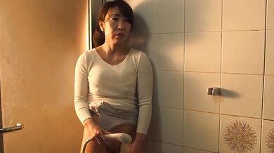 Big Booty Japanese Milf Enjoys Small Dick