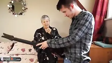 Mature Woman Won't Stop Until She Comes